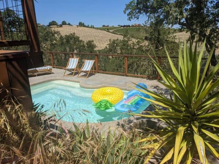 Pool & Vineyard Views Hideaway House