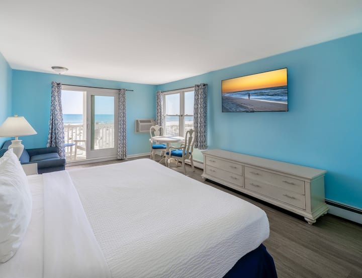 OceanFront Corner King with Balcony