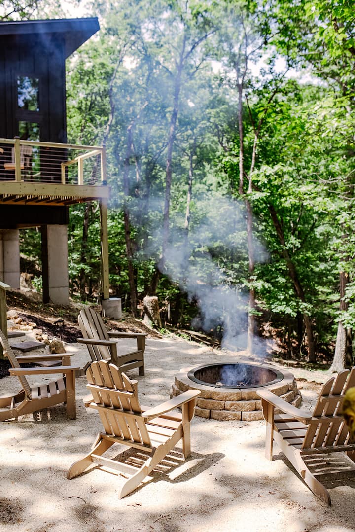 Treehouse 2 - Private Hot Tub - Firepit - Pets