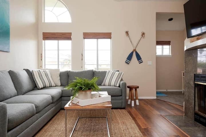 Spacious Pismo Beach condo -block to sand and fun!