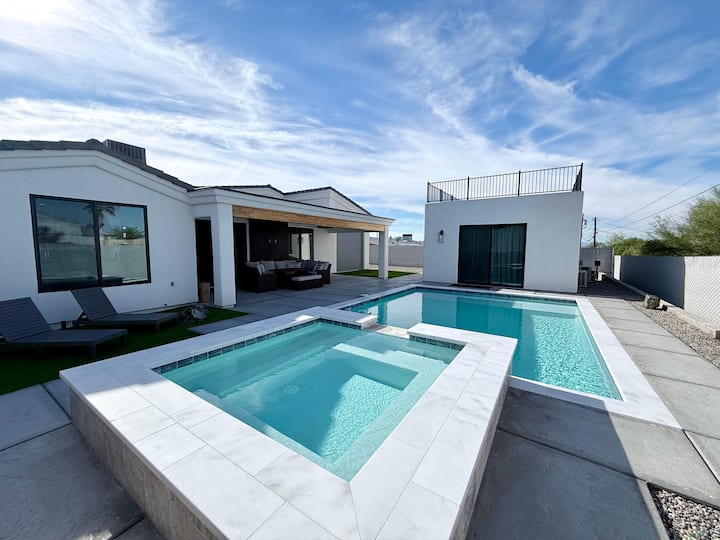 Custom home & casita with FREE spa heating