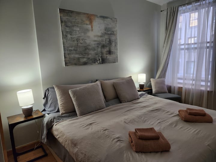 Cozy private room in shared Upper West Side apt