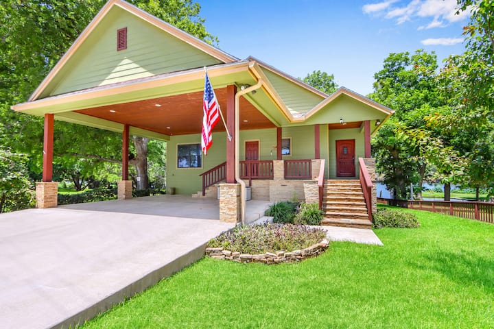 Beautiful Lakefront Cabin | Something For Everyone