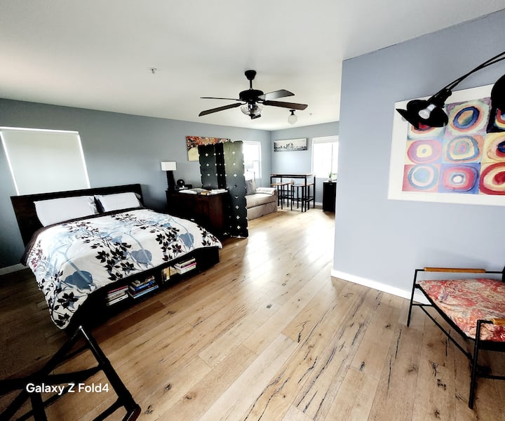 Charming Atwater Village Studio