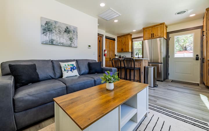Brand new, close to downtown Cody. Sleeps up to 4!