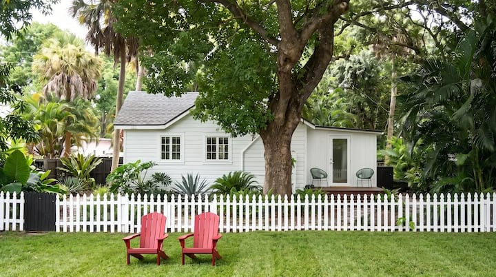 Pet-Friendly Cottage, Large Yard, 4 miles to Beach