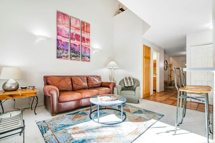 Cozy 2BR | Pool | Fireplace | Patio | Garage