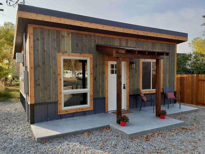 t h e  S H E D: 
New studio in downtown Cody!