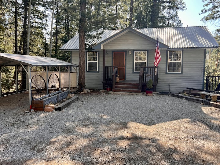 Serenity Mini Cottage - 1BR Escape