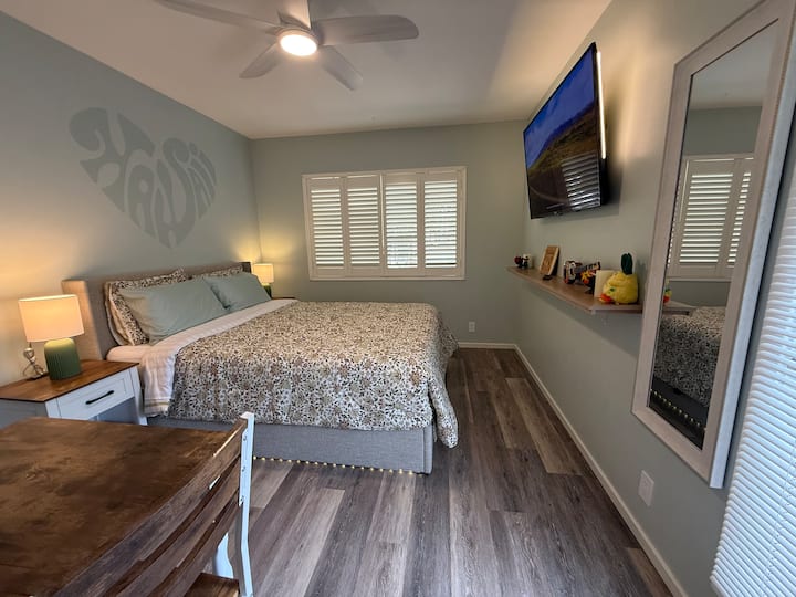 Great location nearAirport Beautiful Private Patio