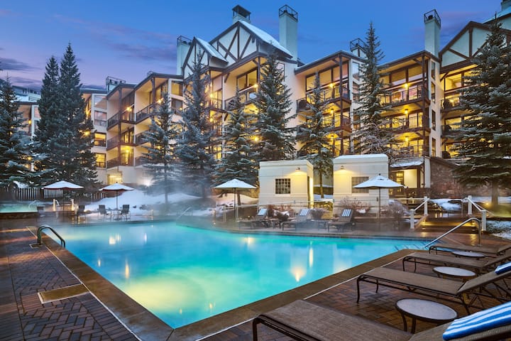 Montaneros - Walk to Gondola! Hot Tub/Pool!
