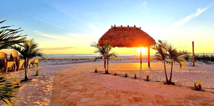The Reserve @ Casa Playa: Ft Myers Beachfront Pool