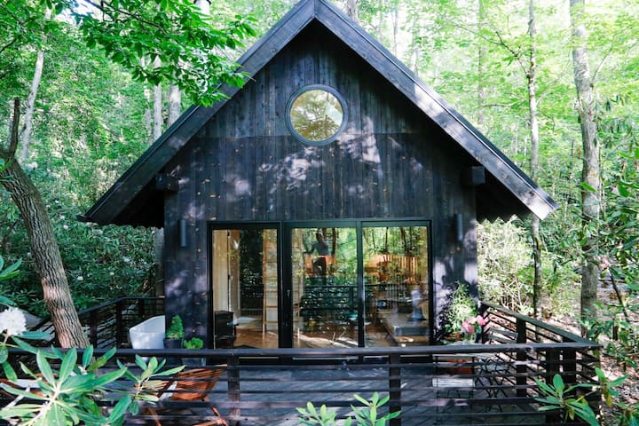 The Understory: Cabin with Outdoor Tub and Sauna