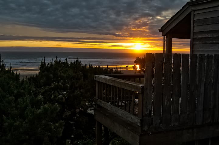 Oceanfront Cottage - North Oregon Coast