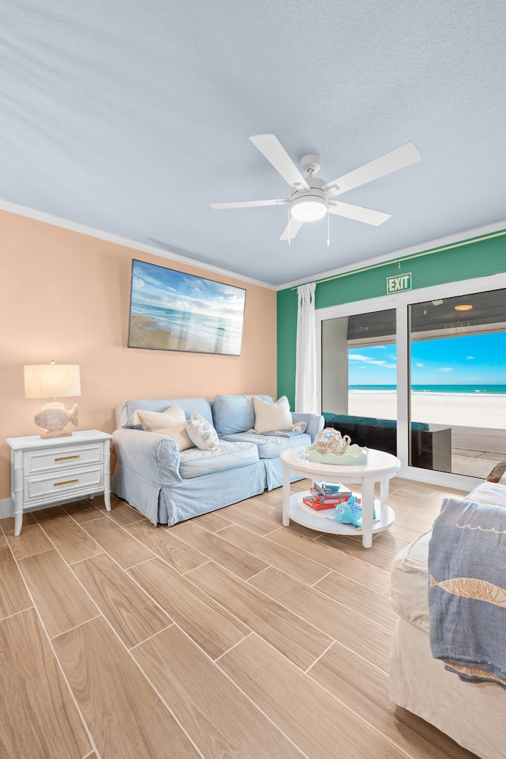 On private beach! Ground Level Full Kitchen Unit 6