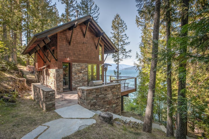 Romantic Four Season Retreat Private Lakefront Gem