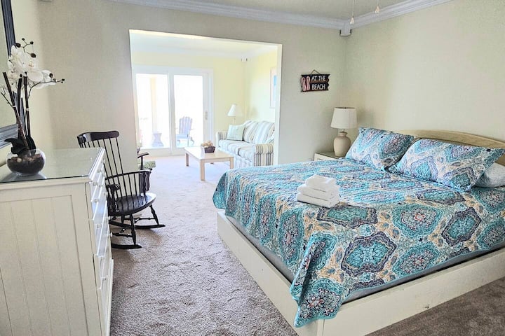 1817 Oceanfront Suite 3