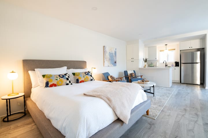 Walk to Beach! Sunny Carlsbad Studio w/ Parking