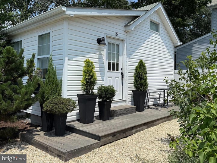 Skipper Studio, an itty bitty beach cottage!