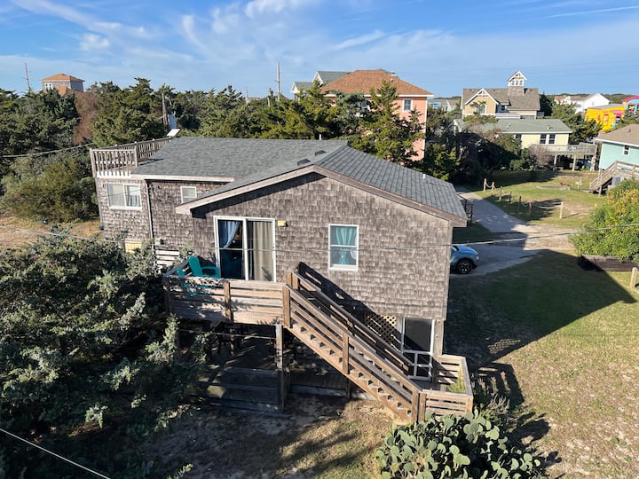 Couple's Hideaway Studio- 1/2 block to Avon beach!