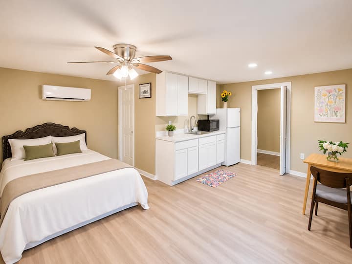 Charming Memphis Guest house -Private & Convenient