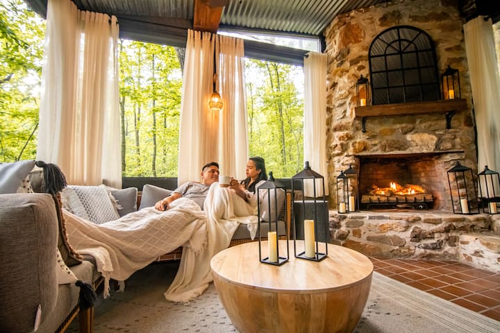 Stonara • Couples Escape: Hot Tub + Sauna + Cinema