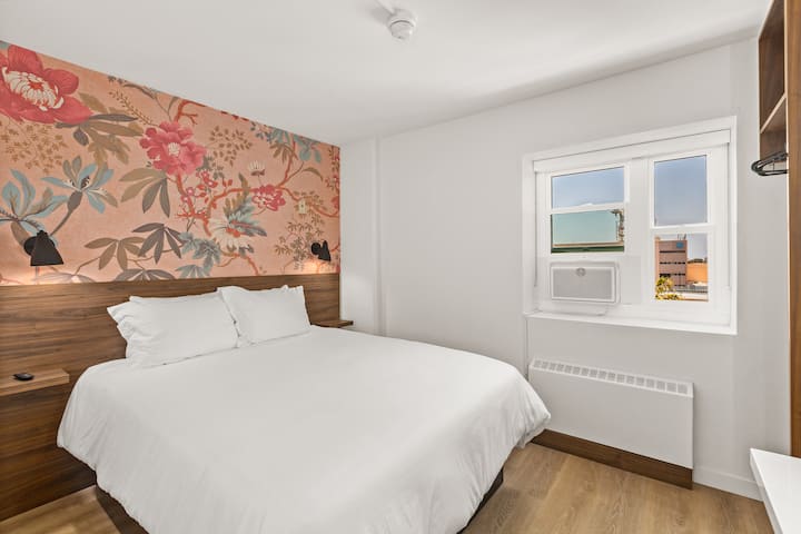 Hotel Room (West) | Hillcrest | Walk to Balboa