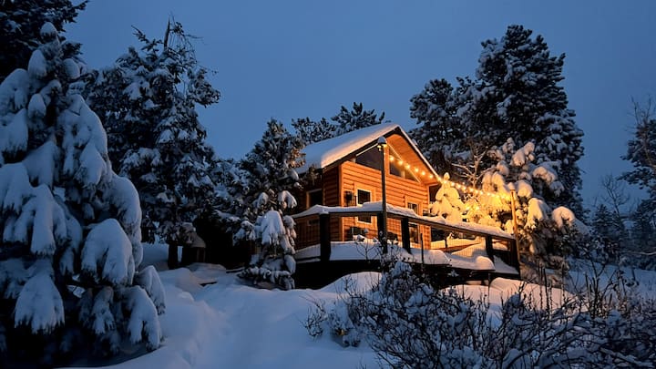 Cozy Tiny Mountain Log Cabin; Sauna & WoodStove