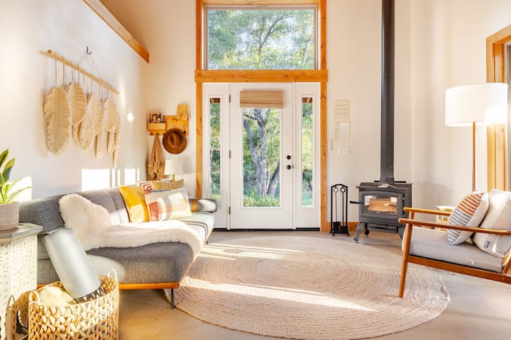 Near Yosemite | Private Guesthouse w/ Outdoor Tub