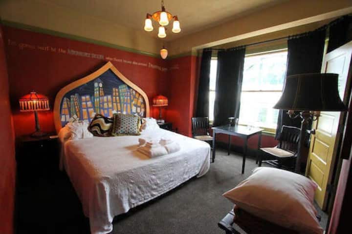 McMenamins Crystal Hotel (Shared Bathroom)