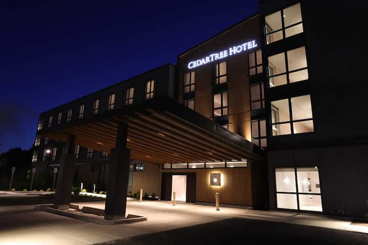 Cedartree Hotel