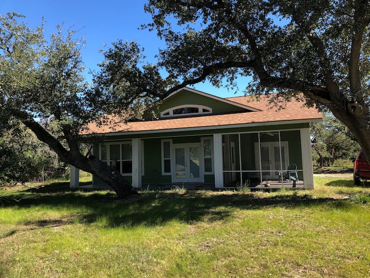 Cottage 12 Acres, Pond, Nature, Peaceful, 1100sqft