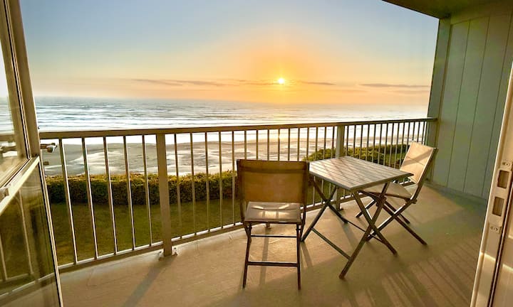 Sea Grass Studio-Ocean Views-Heart of Nye Beach