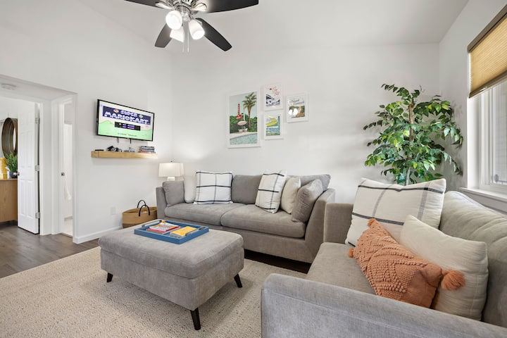 Modern Comfort in Central Austin!!