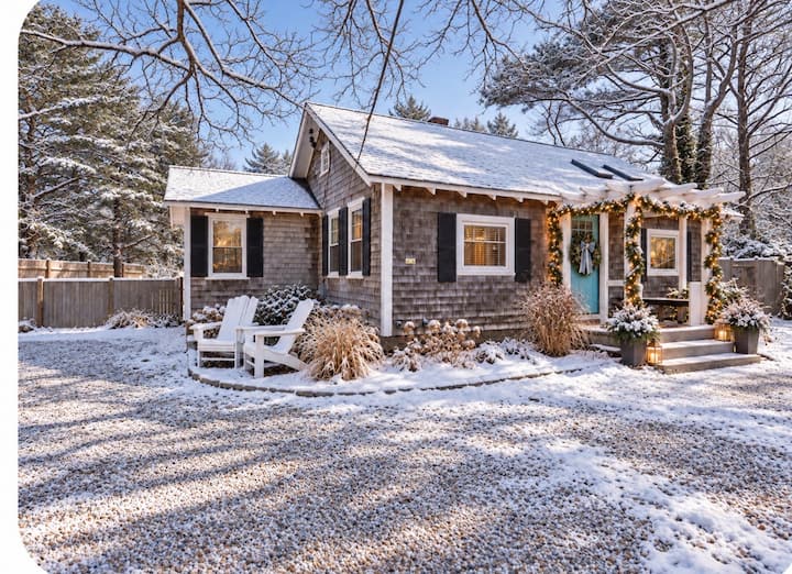 Cozy Holiday Escape/Walk to Town & Dog Friendly