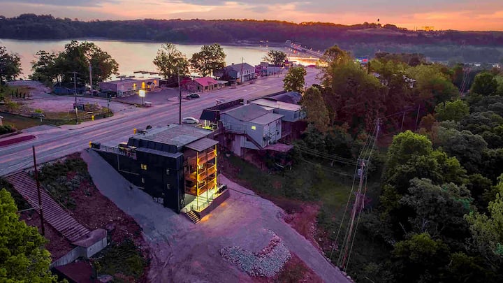 Lake Ozarks! New Vacation Condo on the Strip-C