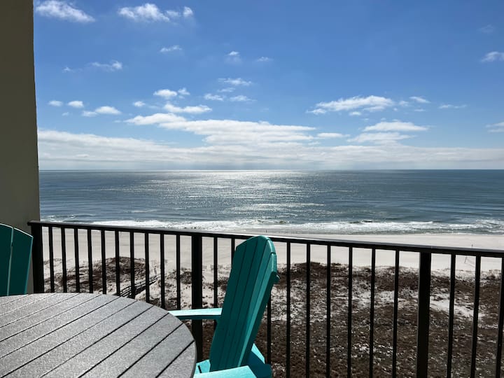 Beachfront Luxury Condo with Stunning Views