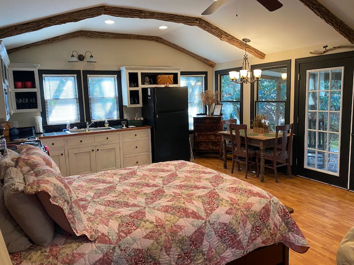 Cozy Cottage in downtown Boone