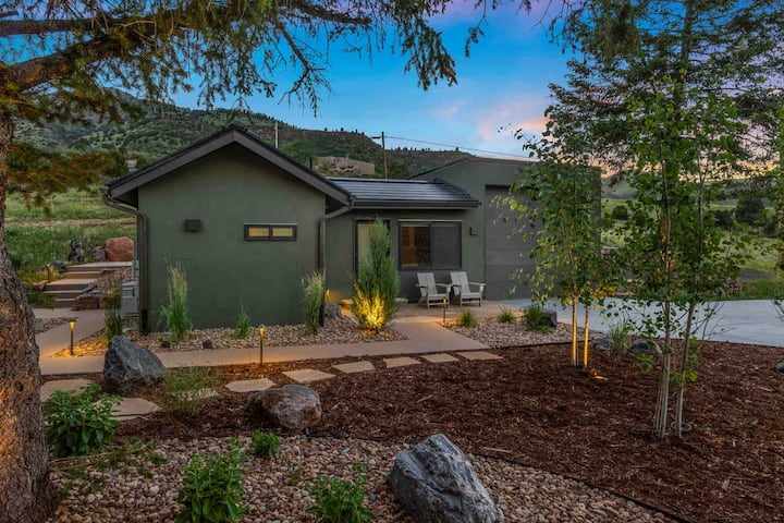 Red Rocks Hideaway Guesthouse - Ent #1 w Hot Tub