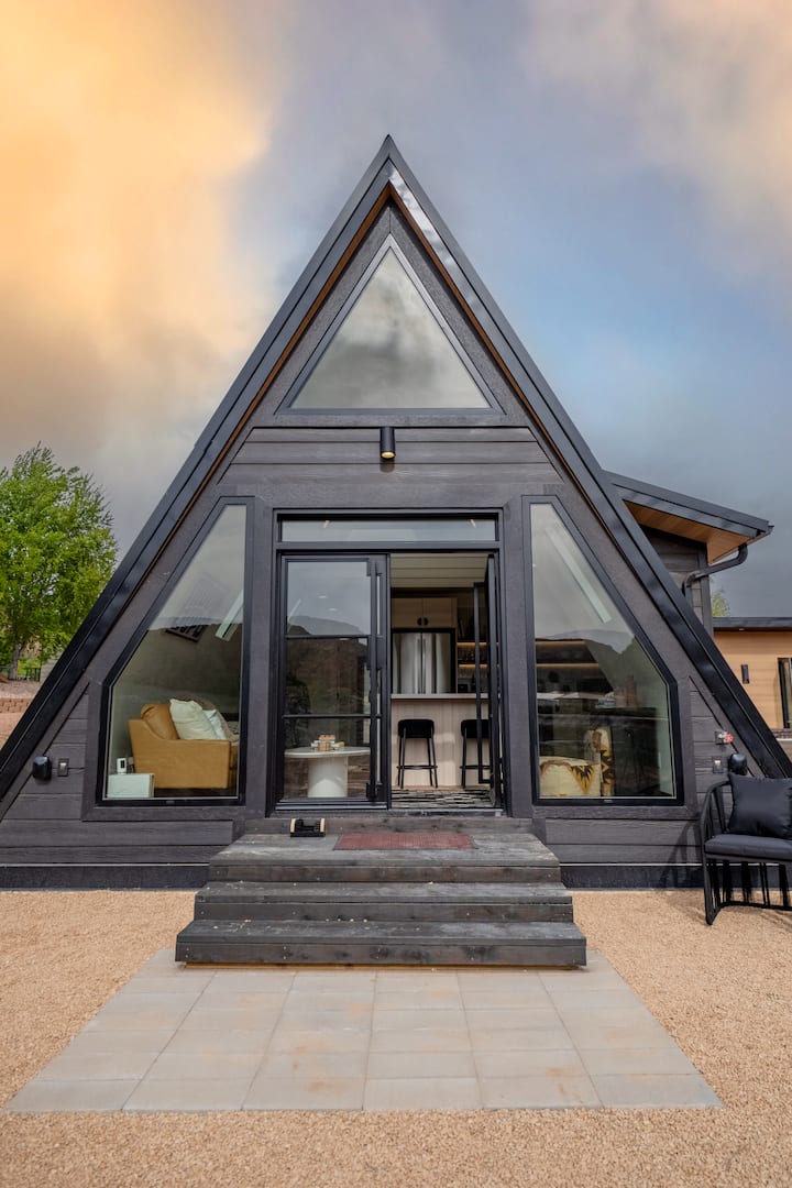 Luxury Aframe by Zion walkable to dinner Kanab