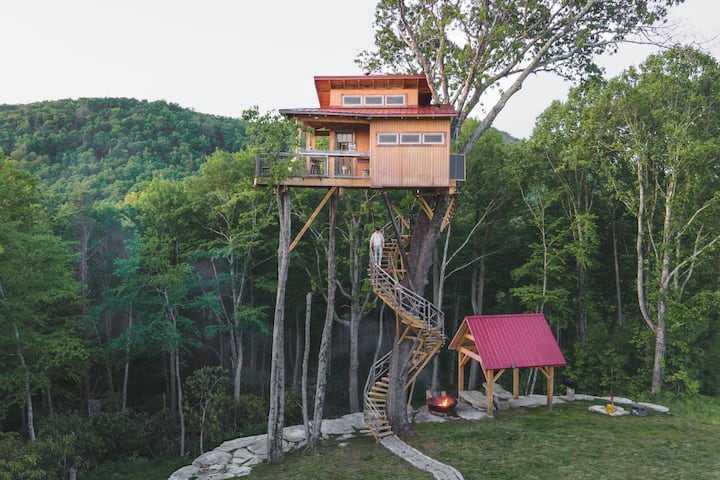 Raven Rock Mountain Skyscraper Treehouse