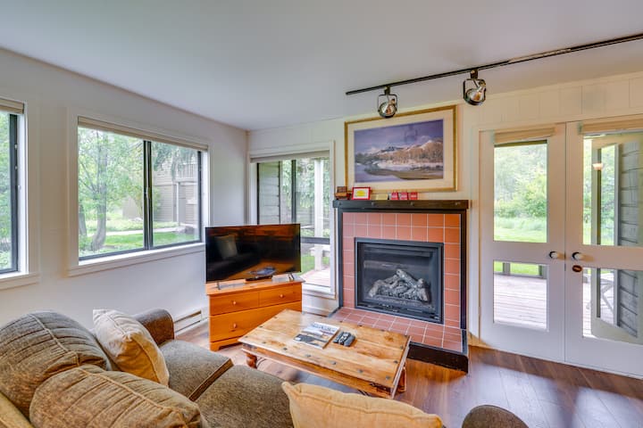 Walk to Sun Valley Village: Condo w/ Deck!