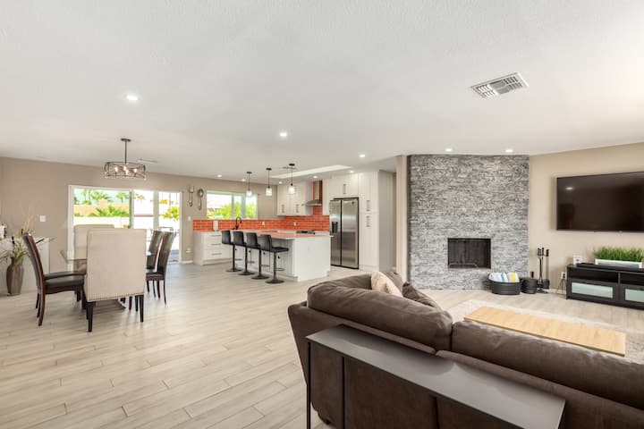 The Valley View- Heated Pool/ Hiking/ Rooftop/ Gym
