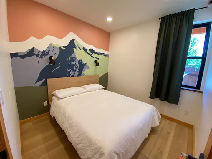 Eldorado Peak Room (Room E)