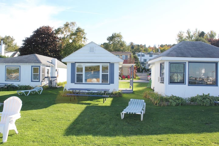 "Bay Breeze" at Mainsail | Waterfront Cottages