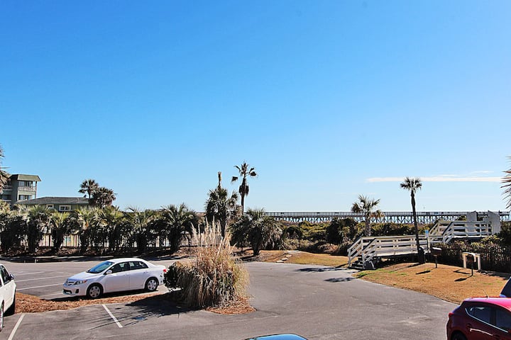 Oceanfront Condo ☼ Steps to Beach ☼ Lower Level