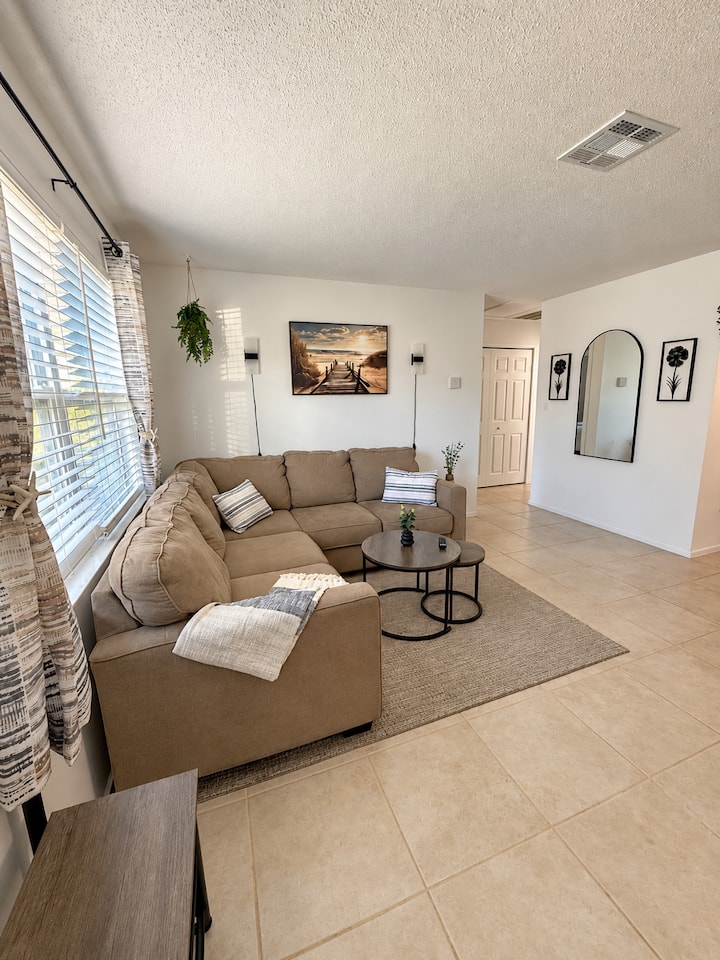 Casa Cruz Getaway | 14 min to Clearwater Beach