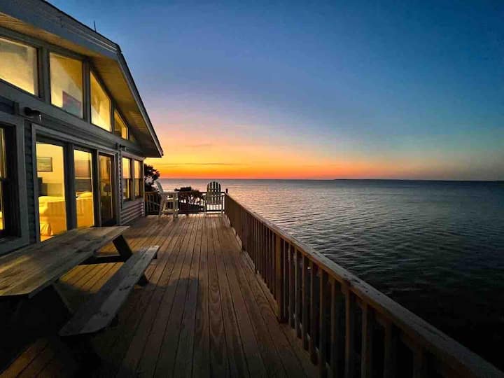 Waterfront Cottage With 180 Degree Views!!