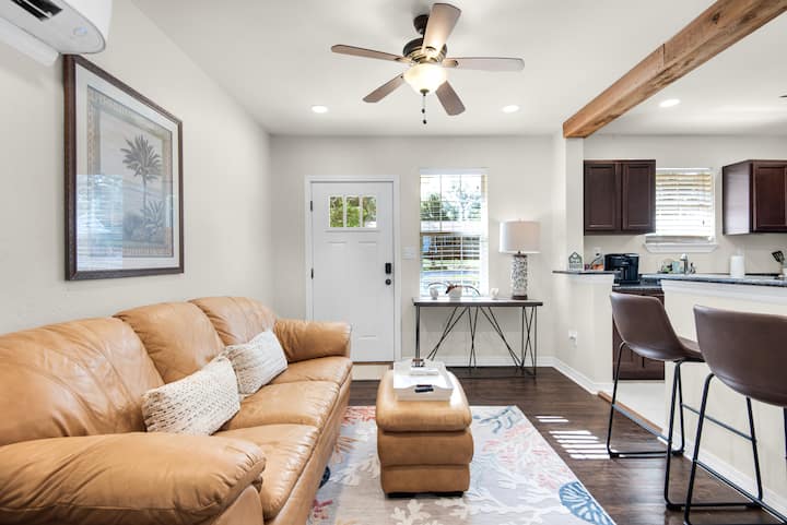 Cozy Bayou Bungalow - just steps from the water