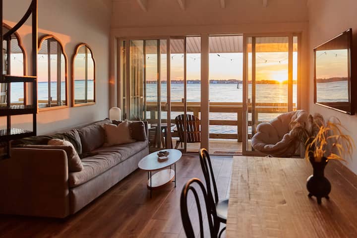 Edgewater Escape - Luxury Bayfront Loft with Porch